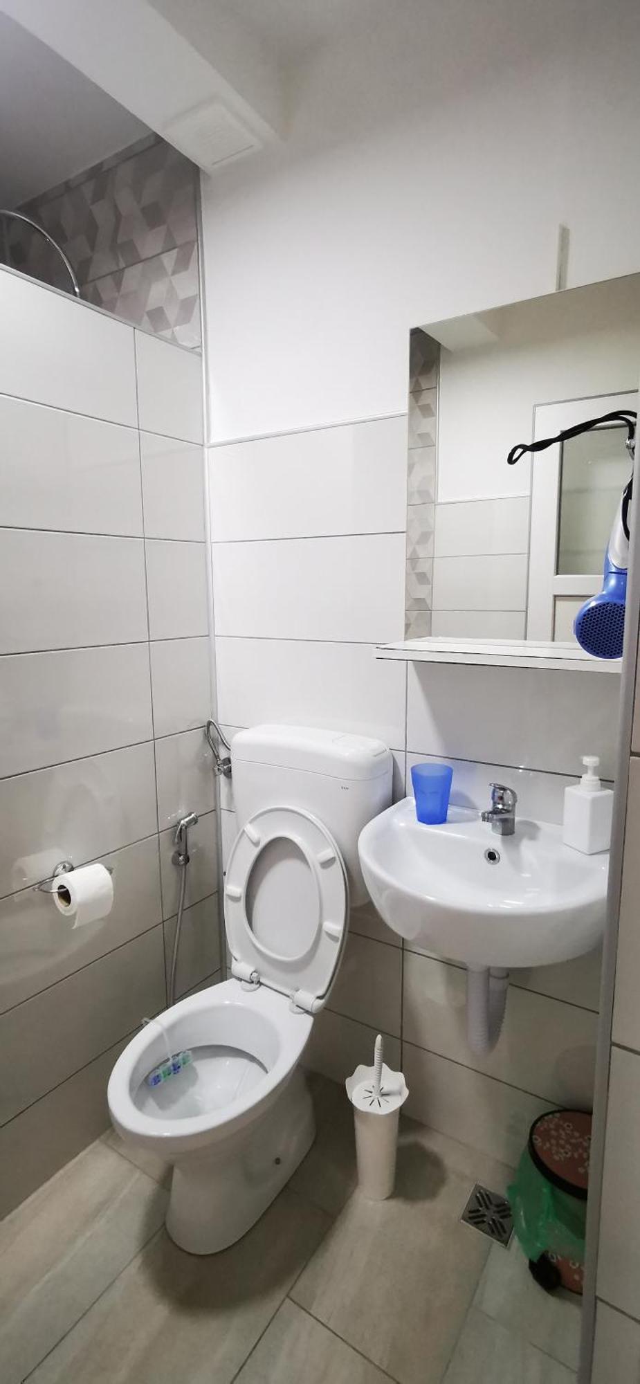 Rest & Recharge 4Bdr Apt- Free Parking, Ac & Garden Сараєво Екстер'єр фото