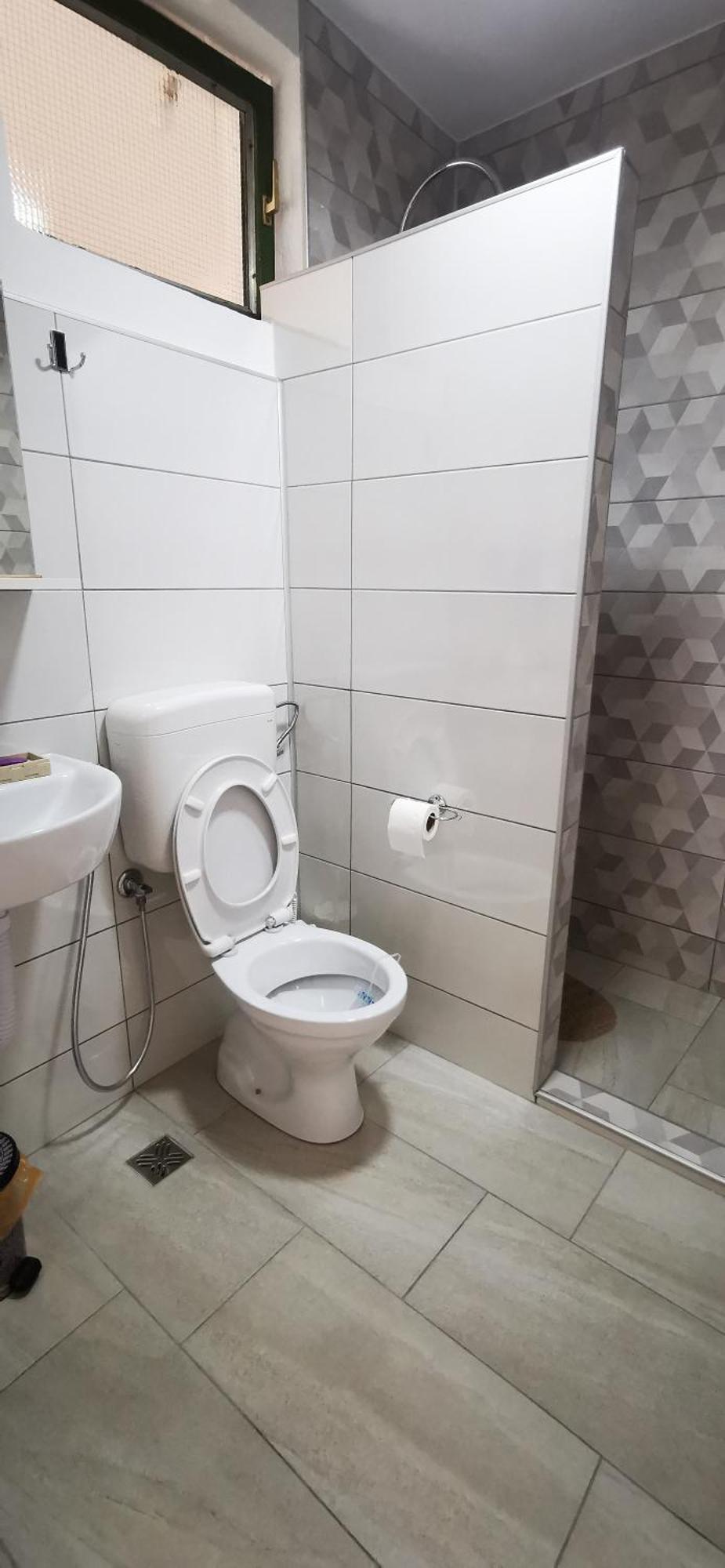Rest & Recharge 4Bdr Apt- Free Parking, Ac & Garden Сараєво Екстер'єр фото