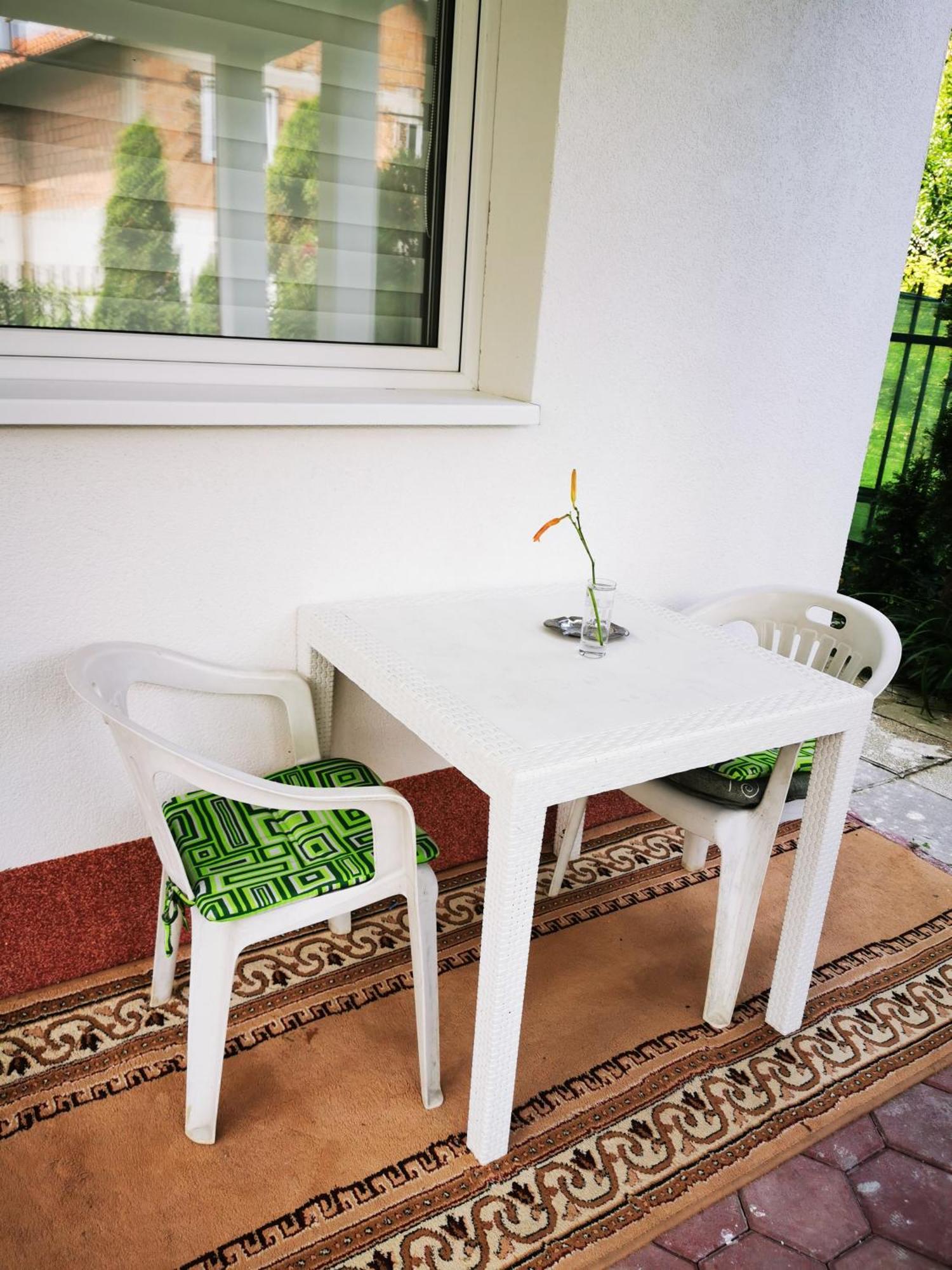 Rest & Recharge 4Bdr Apt- Free Parking, Ac & Garden Сараєво Екстер'єр фото
