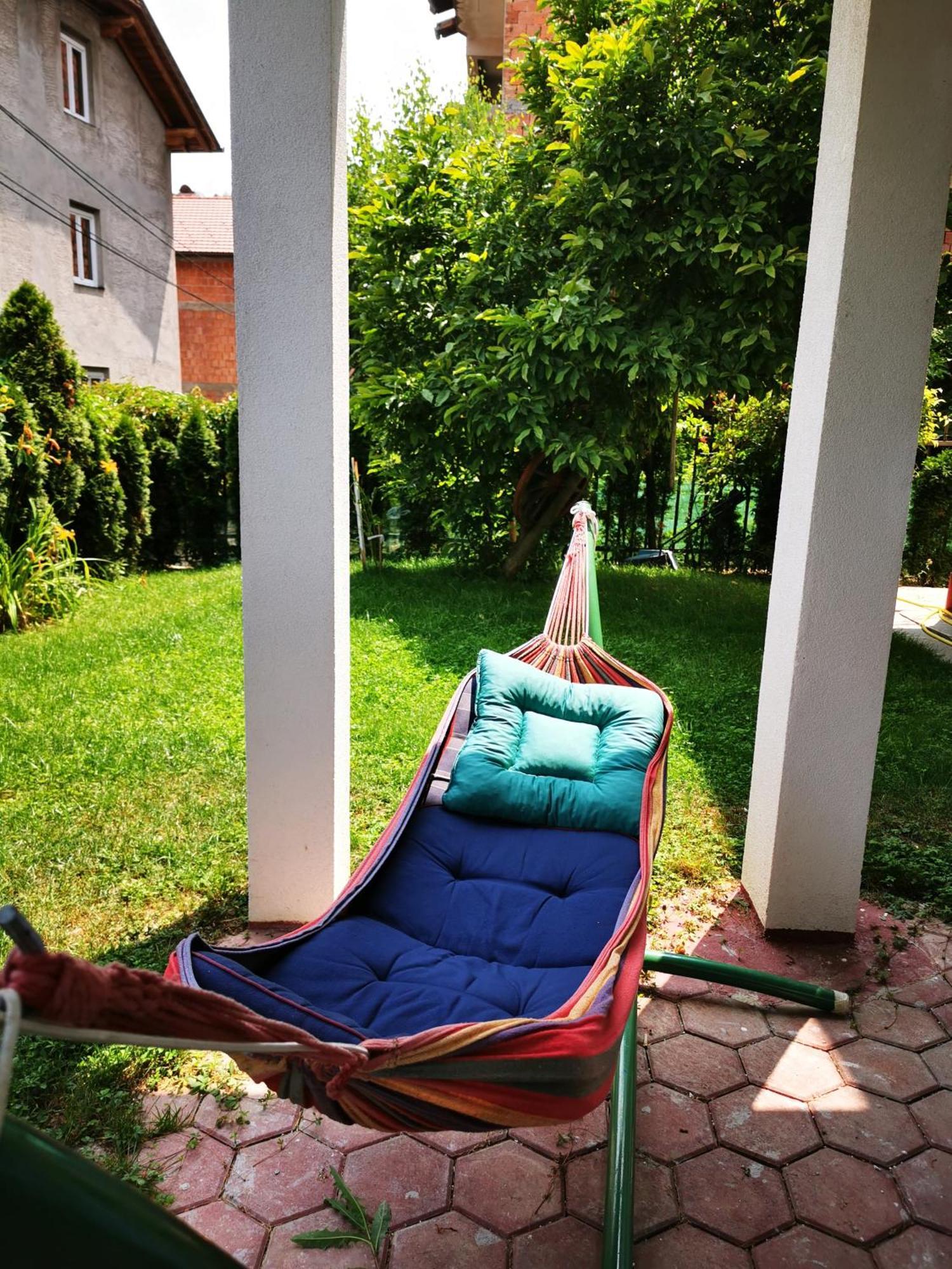 Rest & Recharge 4Bdr Apt- Free Parking, Ac & Garden Сараєво Екстер'єр фото