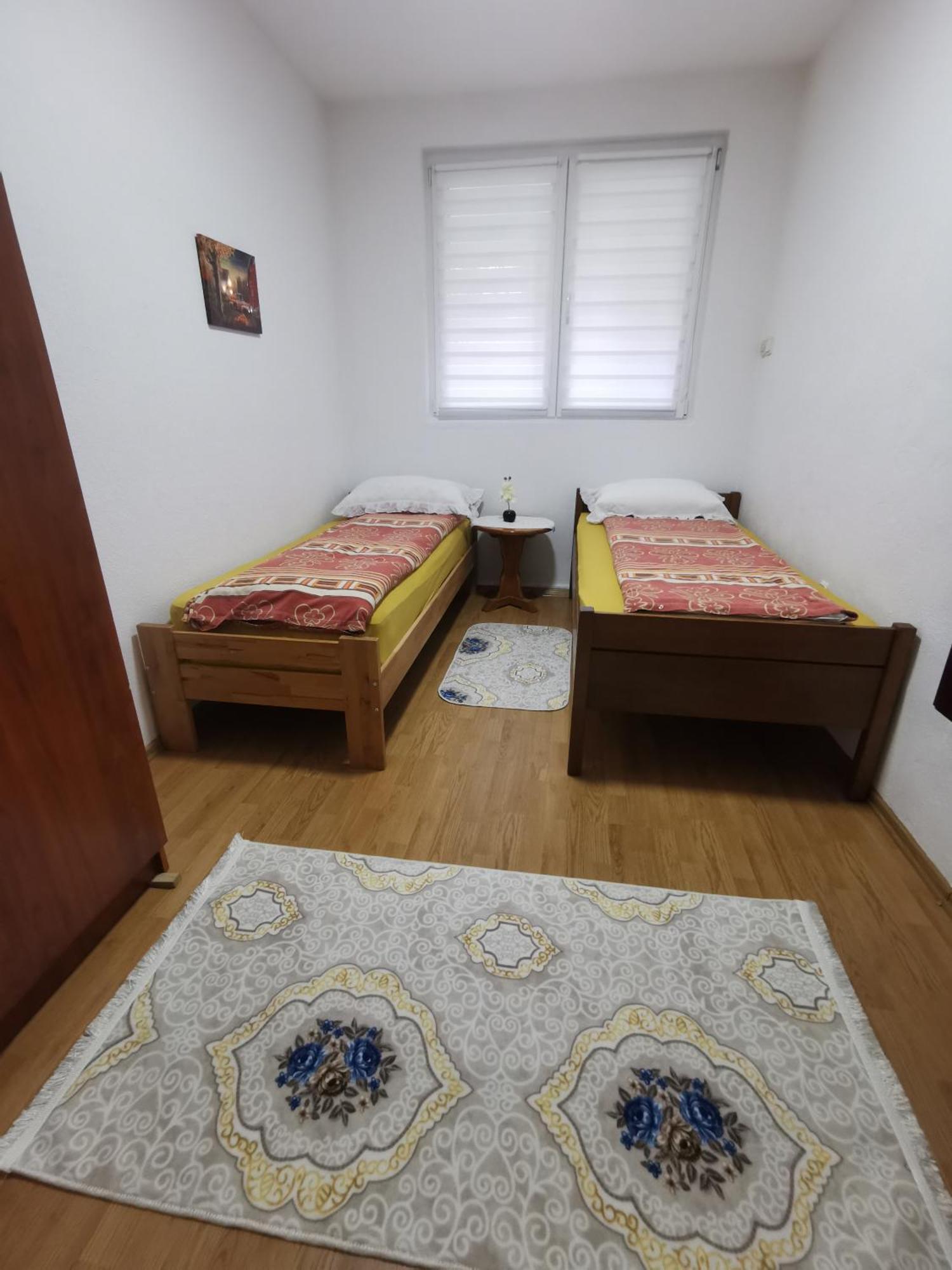Rest & Recharge 4Bdr Apt- Free Parking, Ac & Garden Сараєво Екстер'єр фото