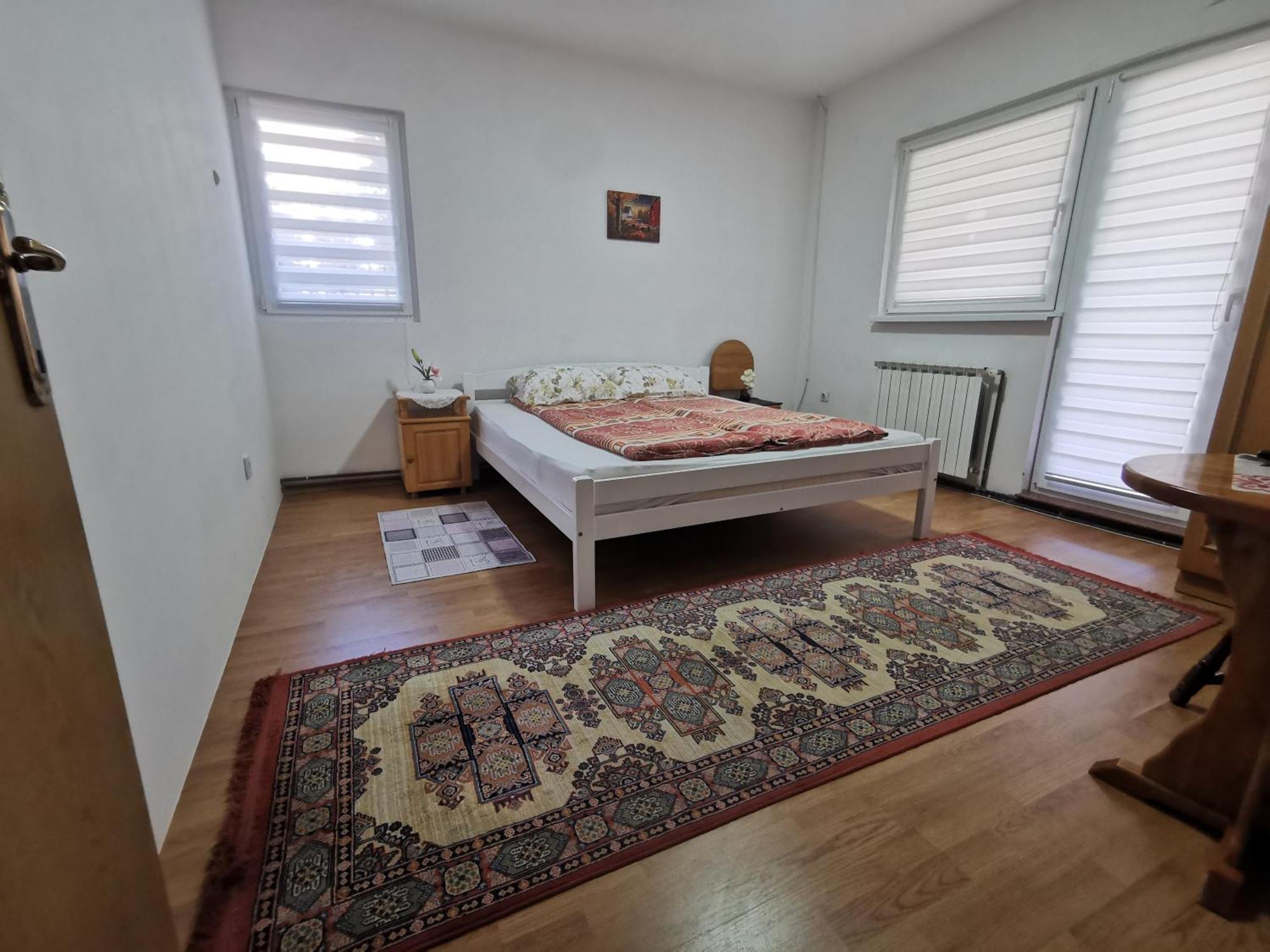Rest & Recharge 4Bdr Apt- Free Parking, Ac & Garden Сараєво Екстер'єр фото